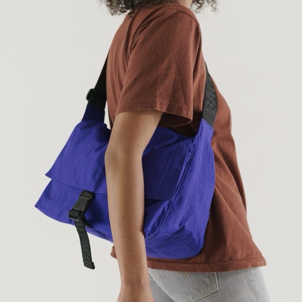BAGGU ISO COBALT SPORT MESSENGER – DO NOT BUY